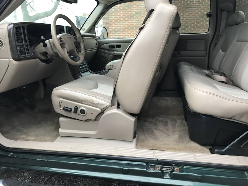 Illustration for article titled For $5,800, Could This 2004 GMC Denali Steer You Wrong?